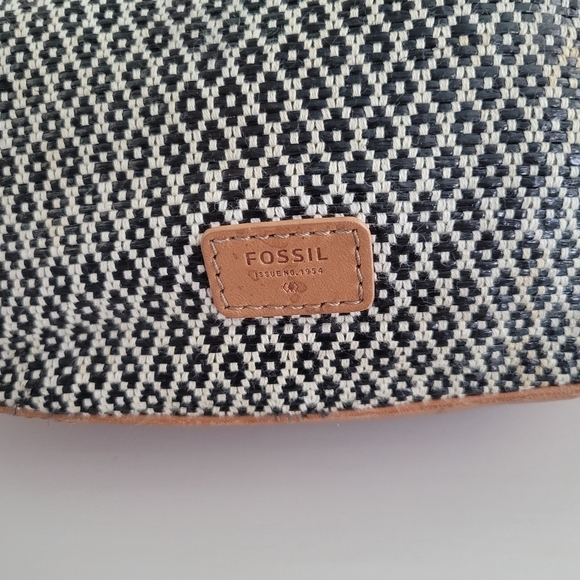 Fossil Karli Hobo Bag - Picture 5 of 15